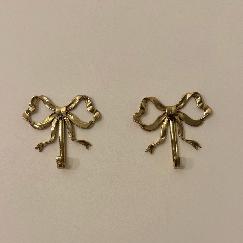 Set of 2, gold bow hooks